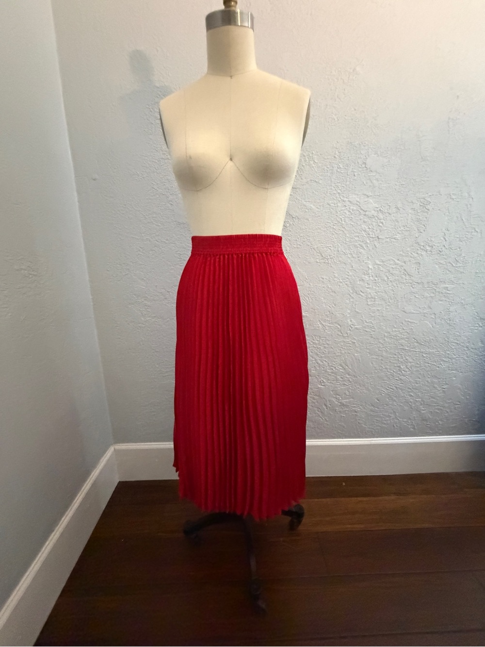 Banana Republic Red Pleated Midi Skirt | XS